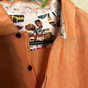 Men’s casual shirt.